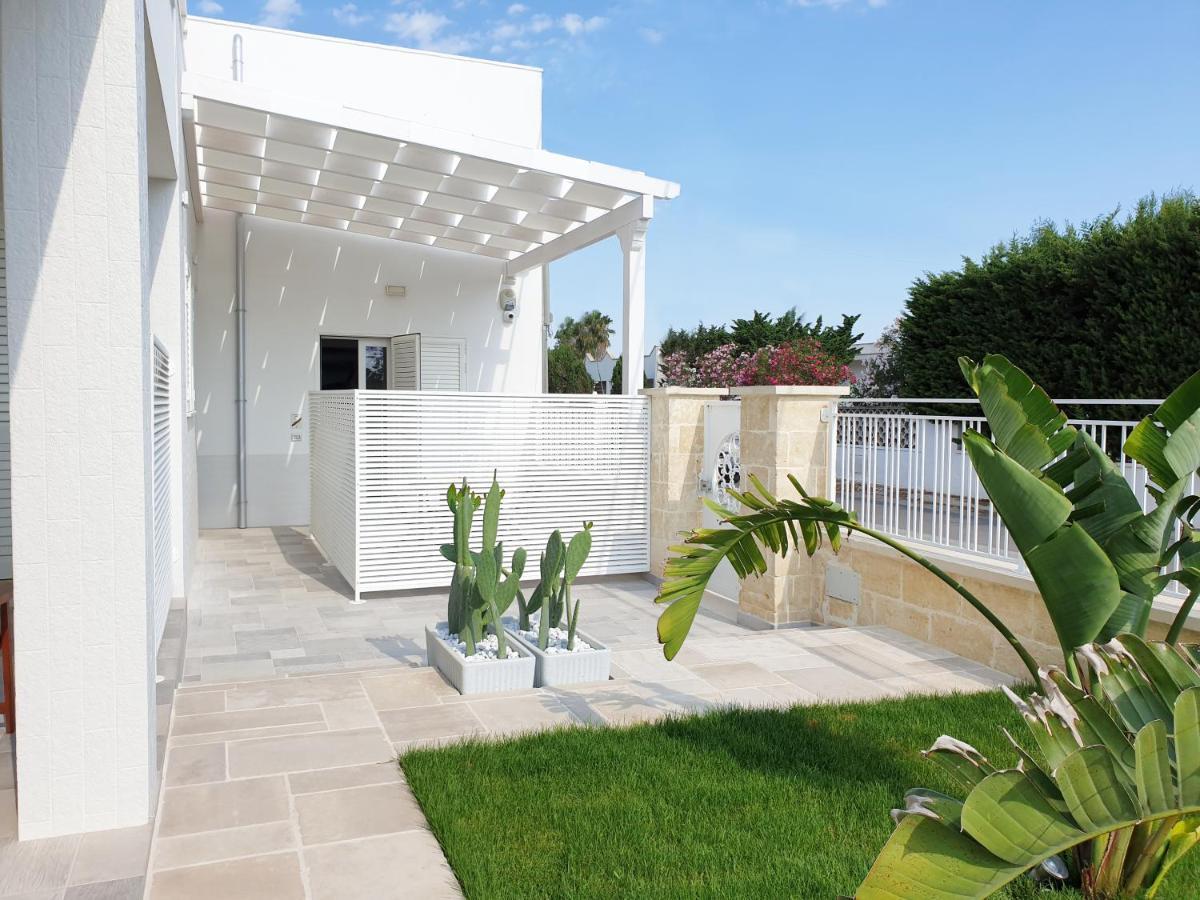 La Baia Apartments Torre Lapillo Exterior photo