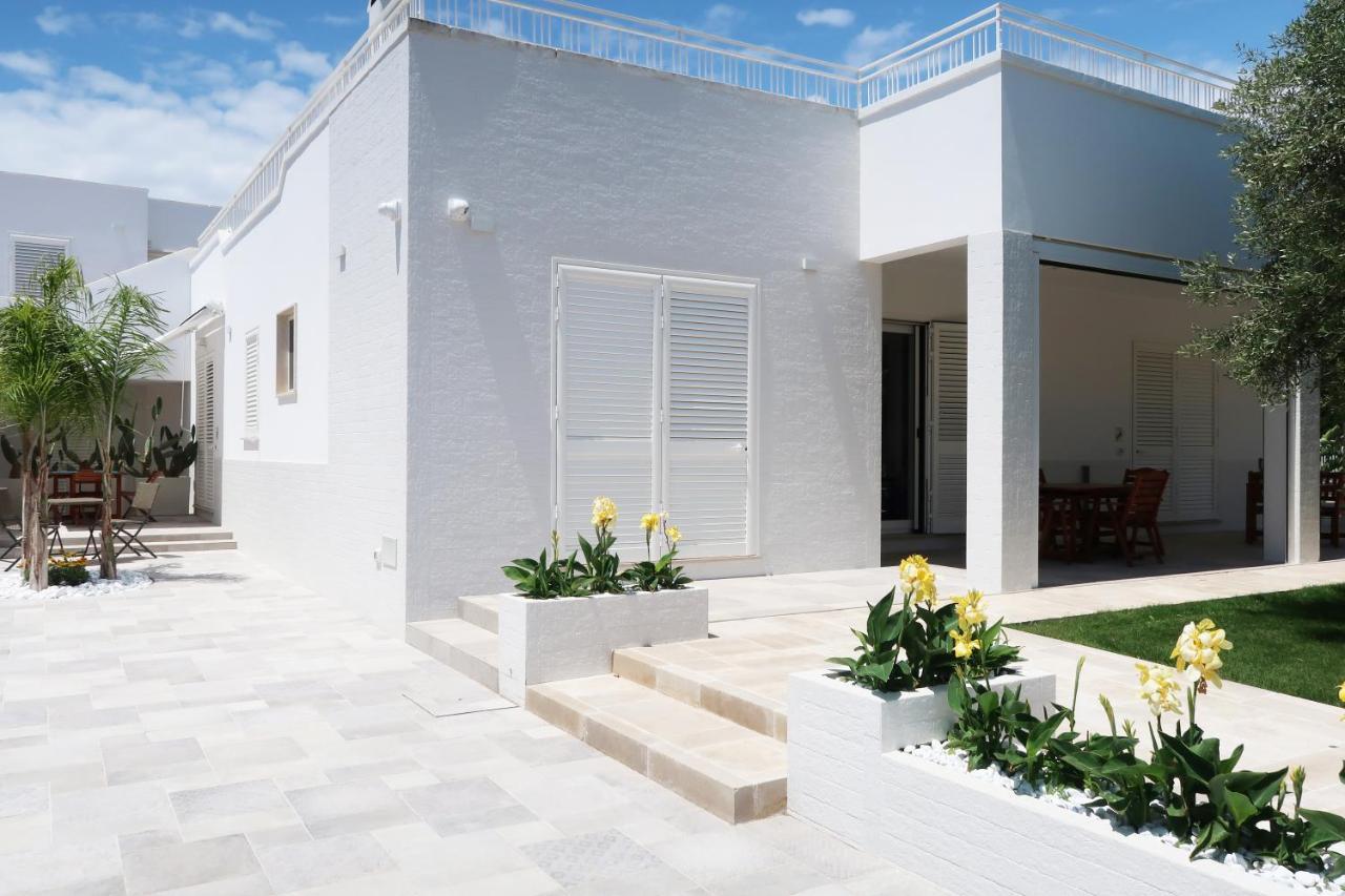 La Baia Apartments Torre Lapillo Exterior photo