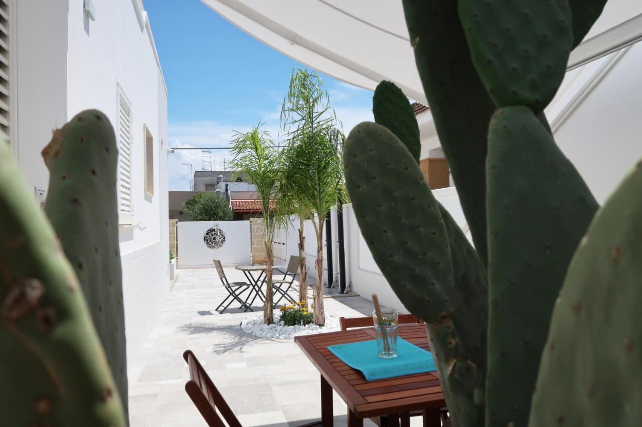 La Baia Apartments Torre Lapillo Exterior photo