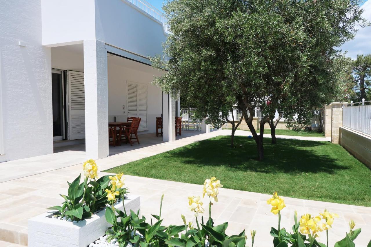 La Baia Apartments Torre Lapillo Exterior photo